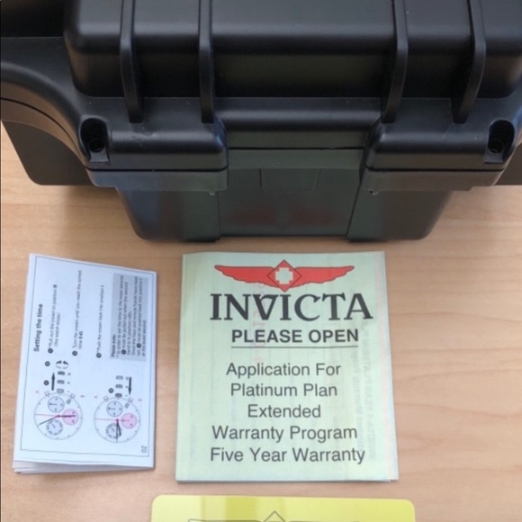 Men’s Invicta watch in pristine condition wore once included everything pictured - Picture 6 of 6